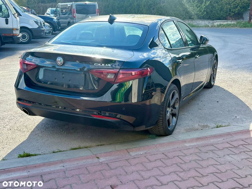 Alfa Romeo Giulia 2.2 D Turbo - 4