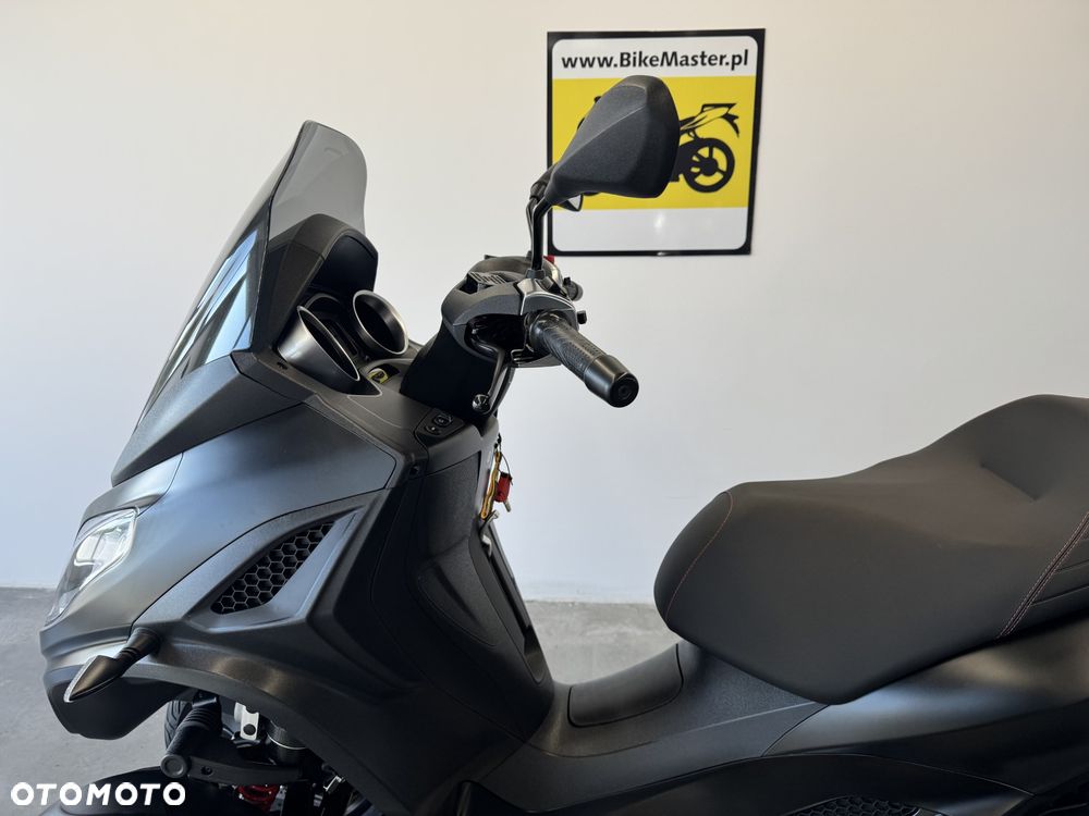 Piaggio MP-3 - 20