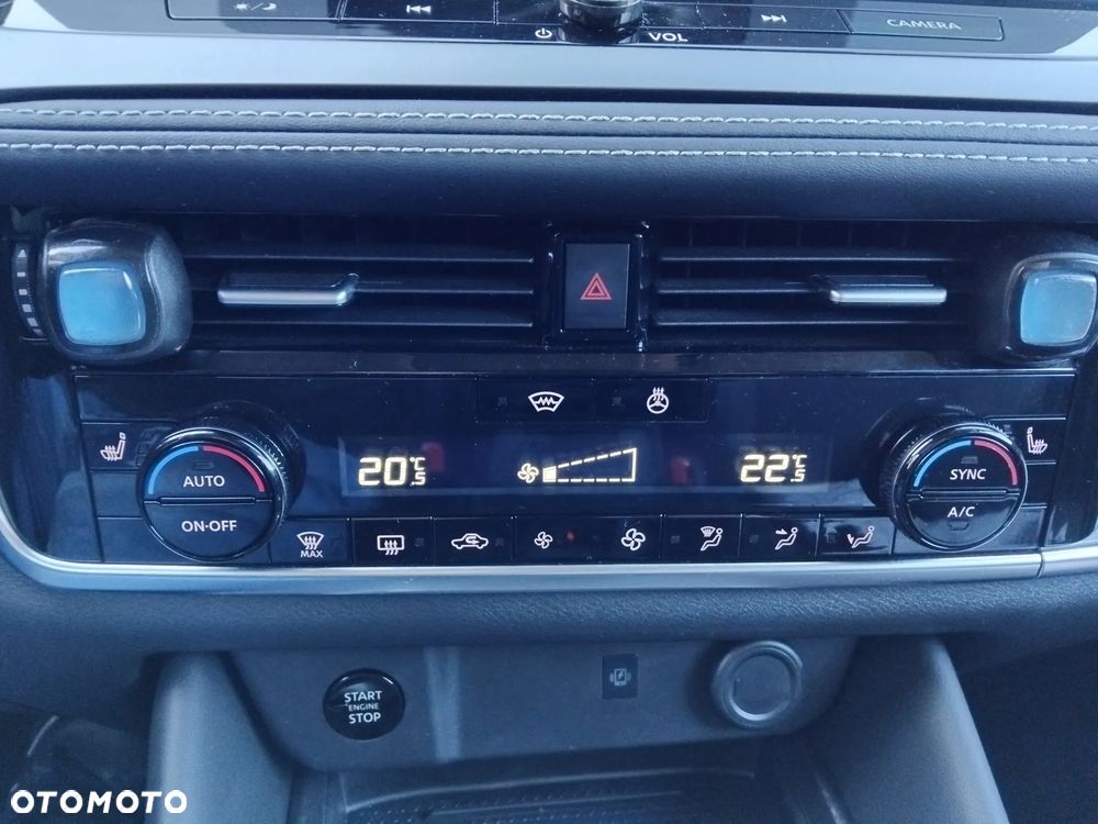 Nissan Qashqai 1.3 DIG-T mHEV N-Connecta Xtronic - 17