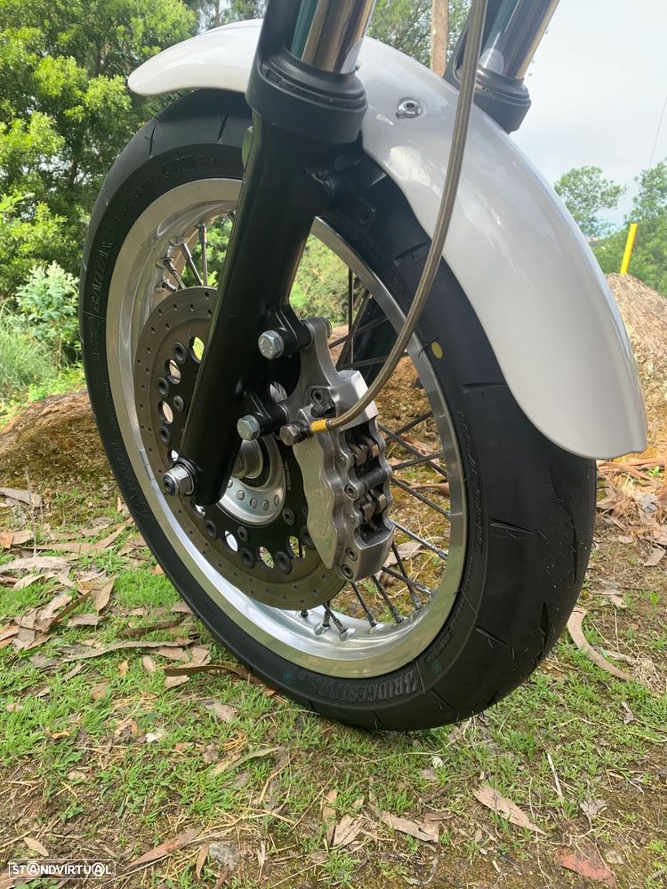 Triumph Thruxton SE - 11