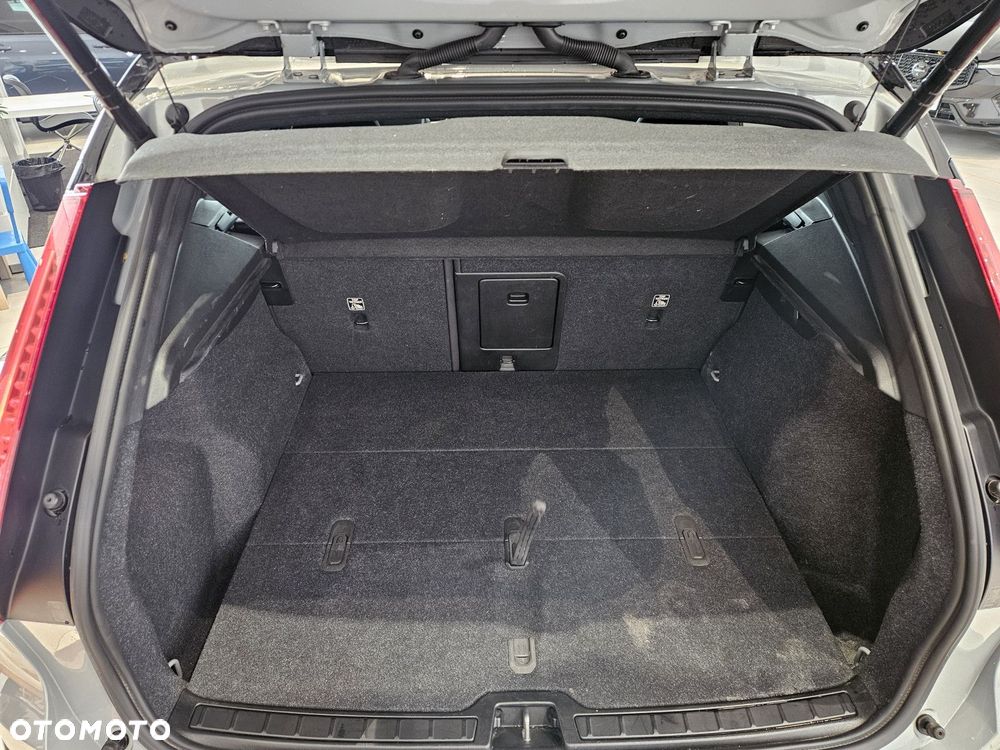 Volvo XC 40 - 25