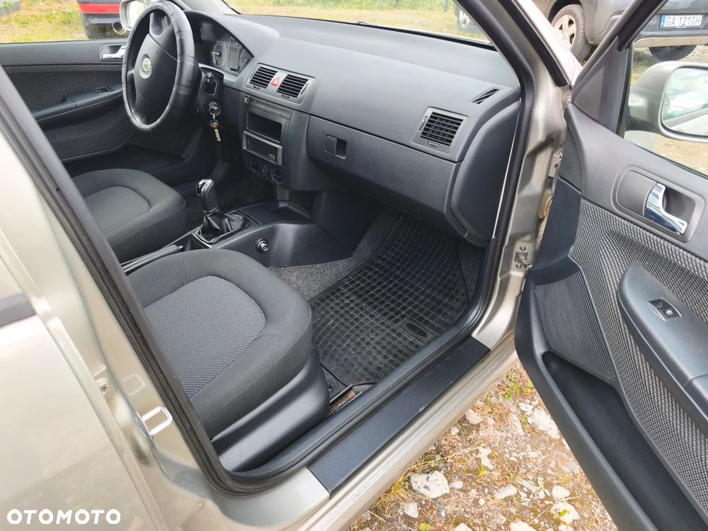 Skoda Fabia 1.4 16V Ice Ambiente - 5