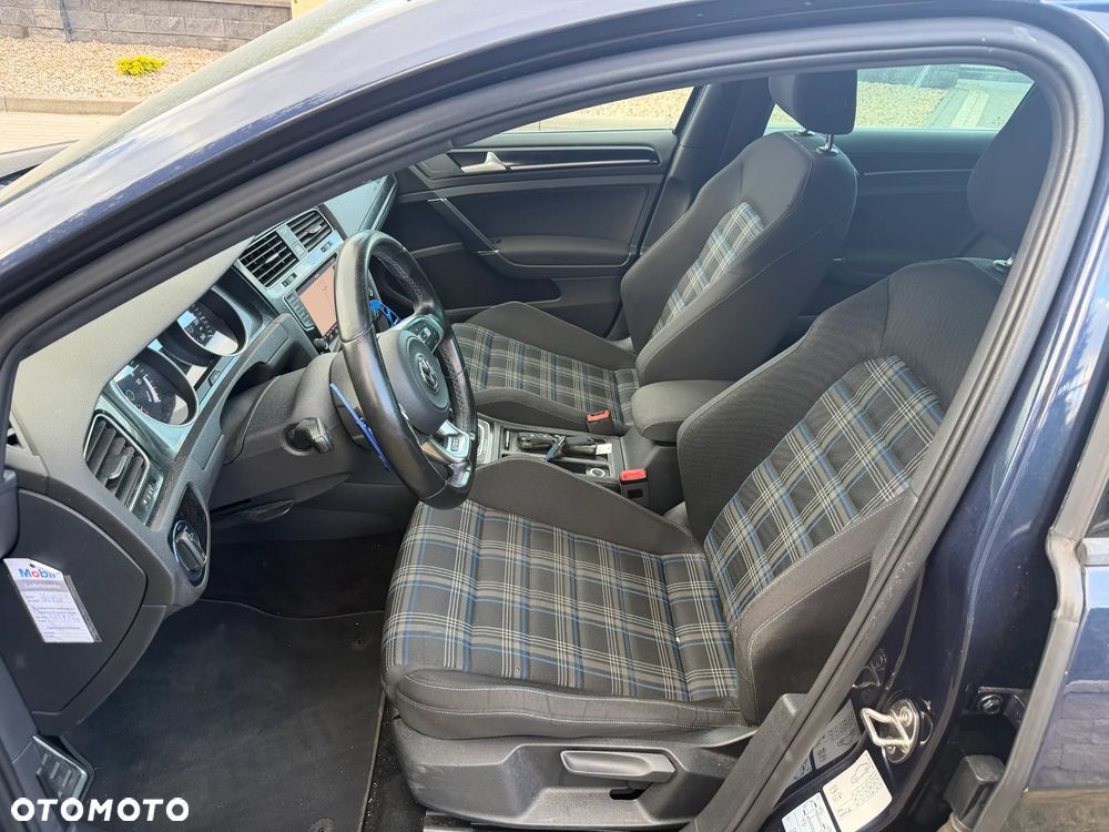 Volkswagen Golf - 9