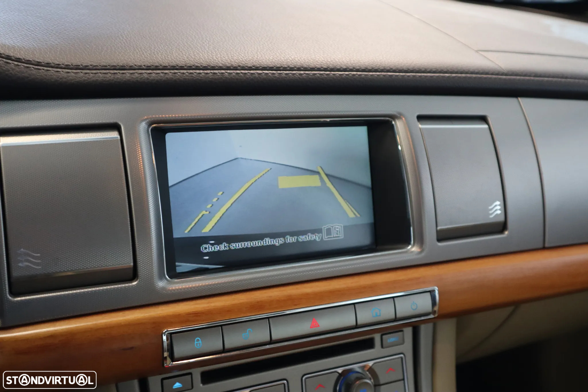 Jaguar XF 3.0 D V6 Premium Luxury - 18