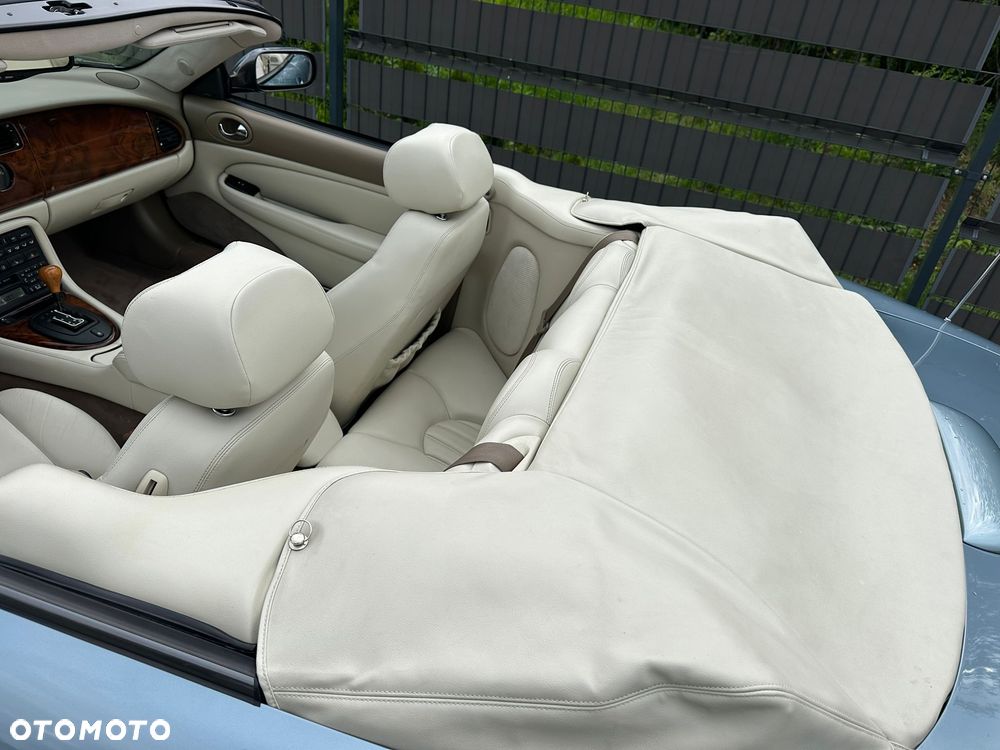 Jaguar XK8 - 27