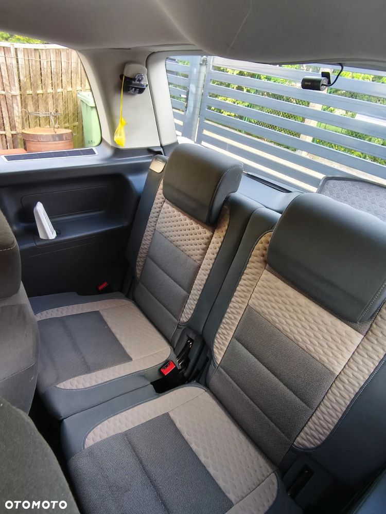 Volkswagen Touran 2.0 TDI DPF DSG Cross - 18