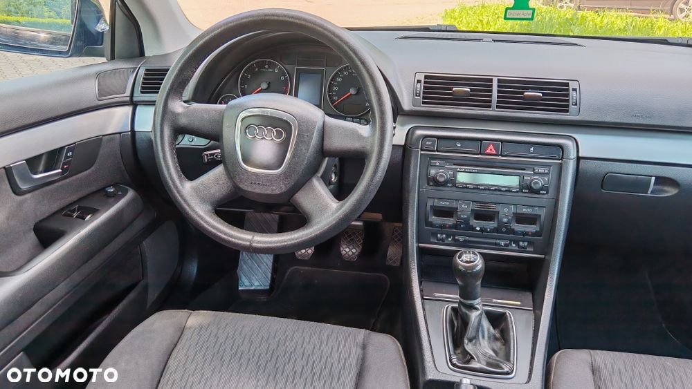 Audi A4 Limousine - 8