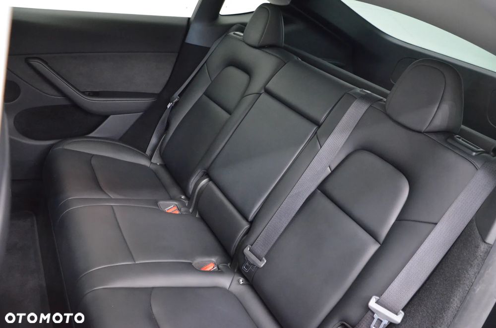 Tesla Model Y Long Range Dual Motor AWD - 13