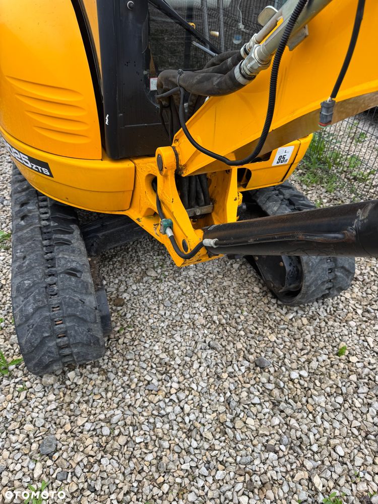 JCB - 8