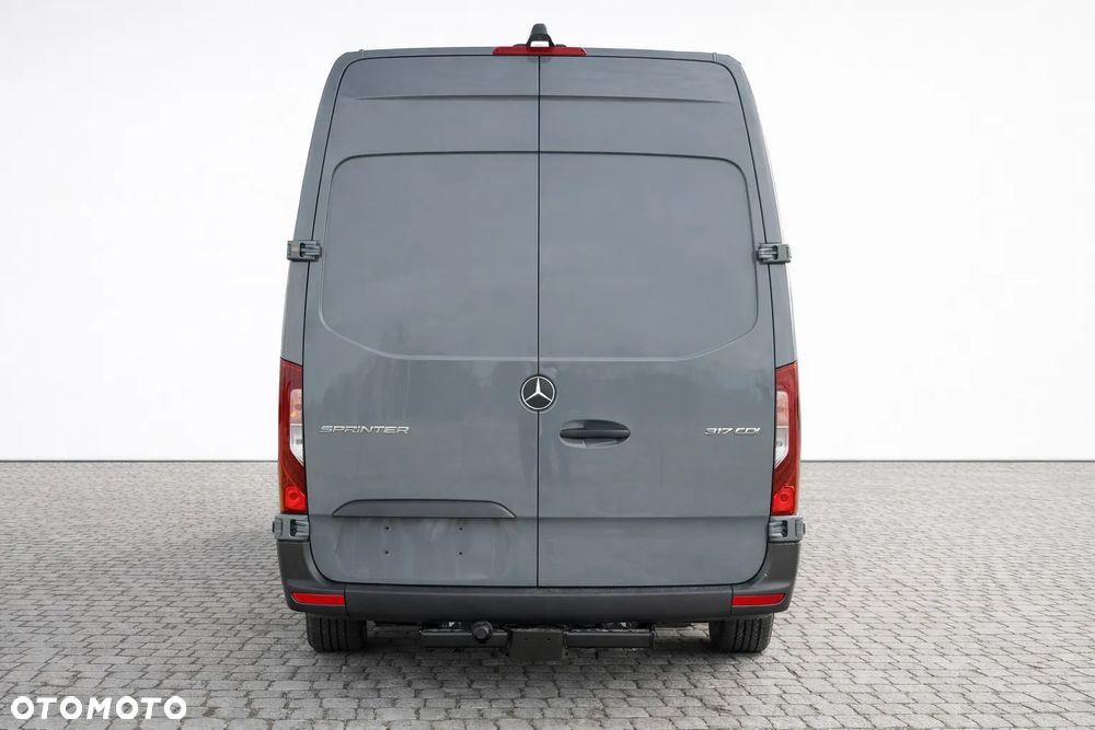 Mercedes-Benz Sprinter - 2