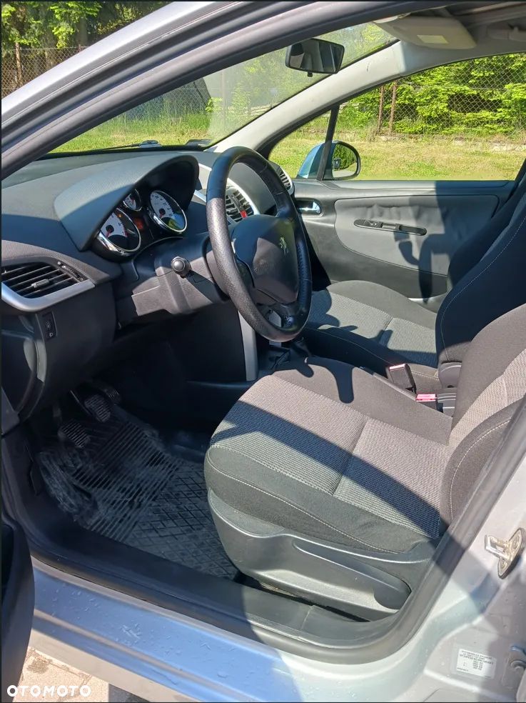 Peugeot 207 1.4 16V Trendy - 8