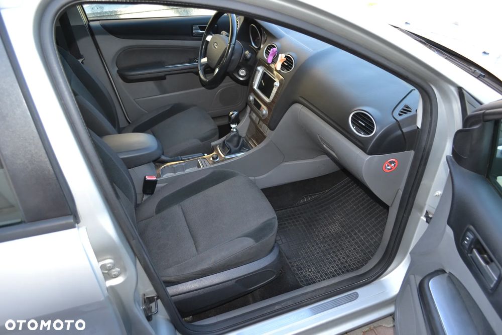 Ford Focus 2.0 TDCi Ghia - 22