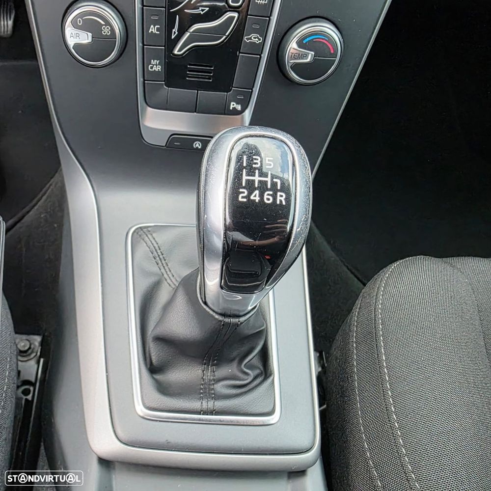 Volvo V40 Cross Country 2.0 D2 Momentum - 27