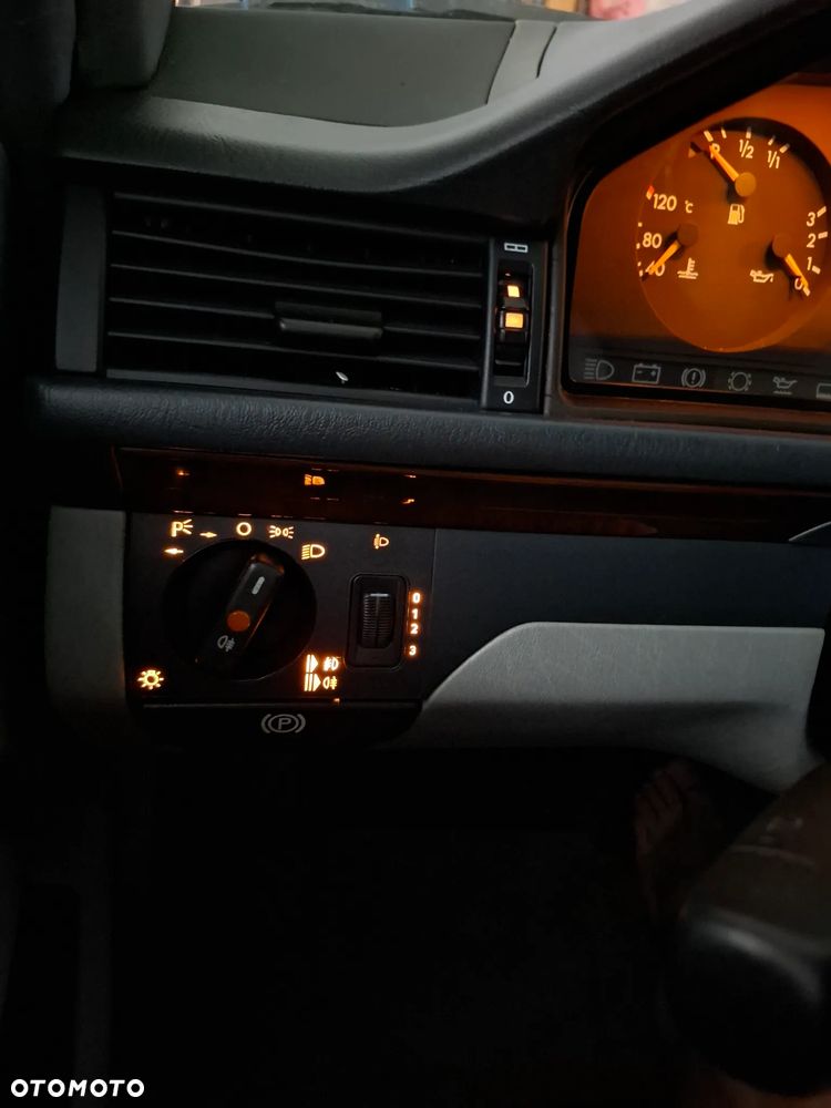 Mercedes-Benz W124 (1984-1993) - 38