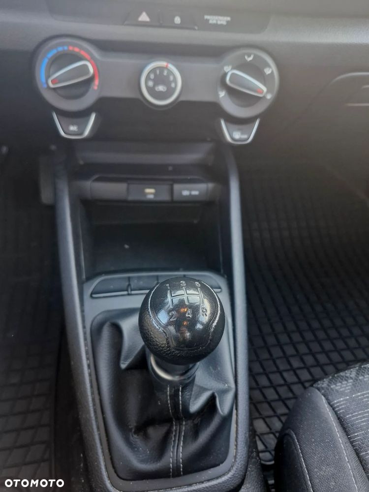 Kia Rio 1.2 M - 10