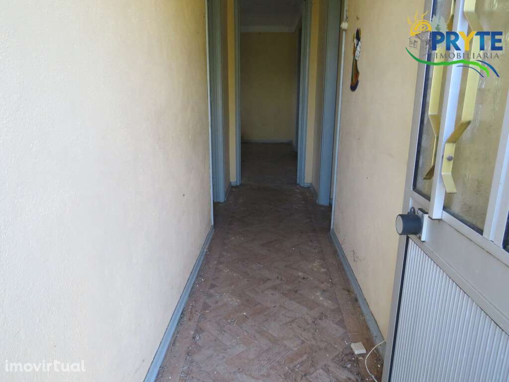 Moradia com pequeno quintal a 5 minutos da Vila da Sertã - Grande imagem: 5/51