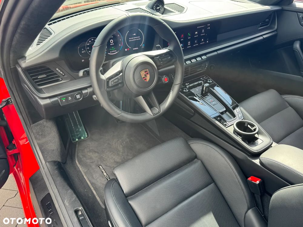 Porsche 911 Carrera T-Hybrid 4 GTS - 12