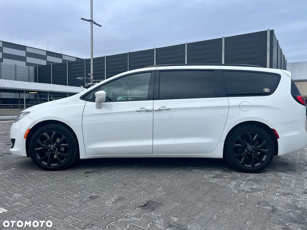Chrysler Pacifica - 3