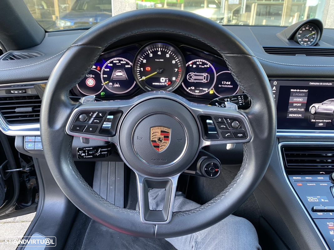 Porsche Panamera 4 E-Hybrid 10 Years Edition - 31