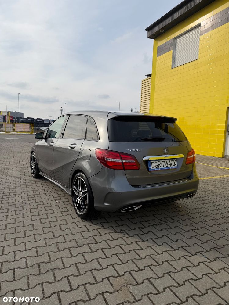 Mercedes-Benz Klasa B 200 (CDI) d 4Matic 7G-DCT AMG Line - 3