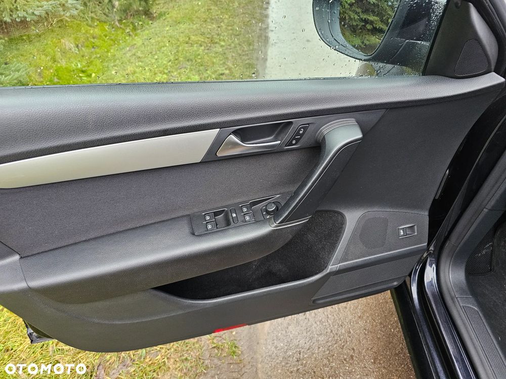 Volkswagen Passat 2.0 TDI DPF BlueMotion Technology Comfortline - 15