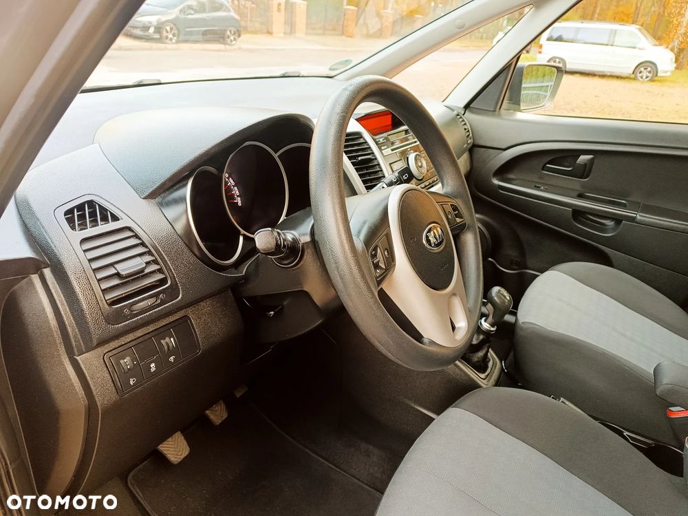 Kia Venga 1.4 L - 13