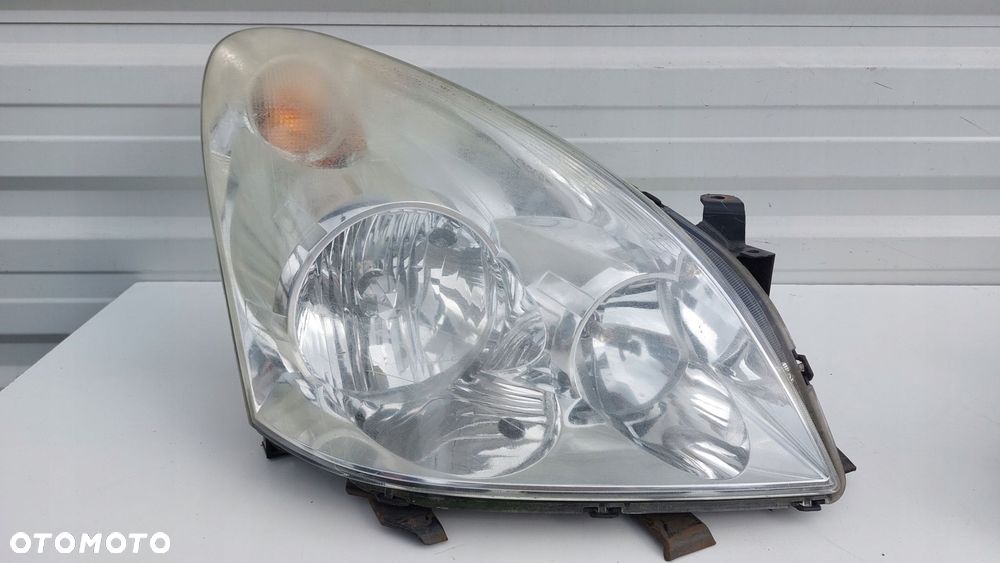 lampa prawy przód prawa przednia toyota corolla verso ii eu - 1