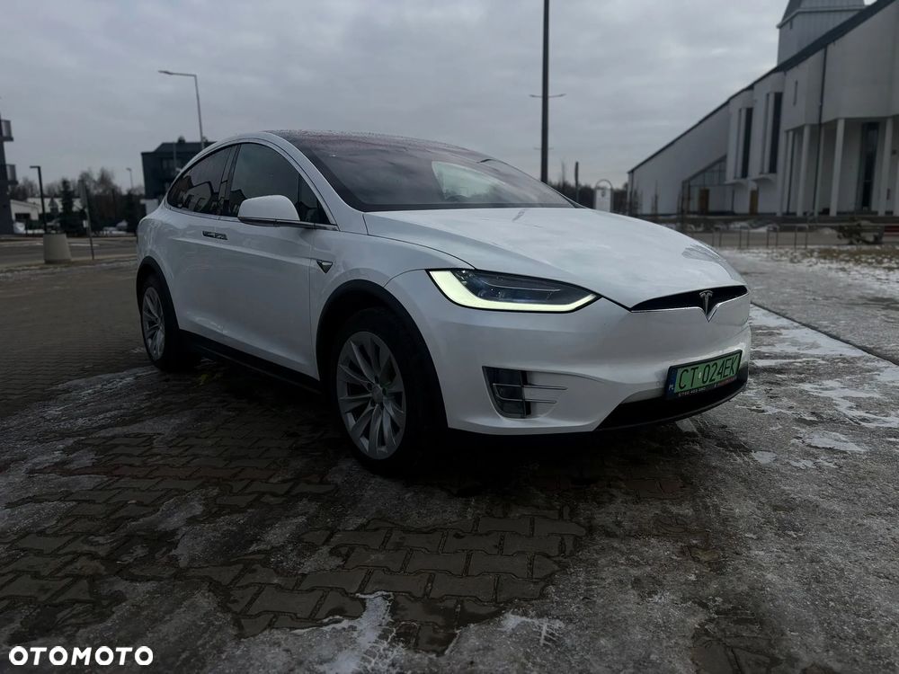 Tesla Model X - 3