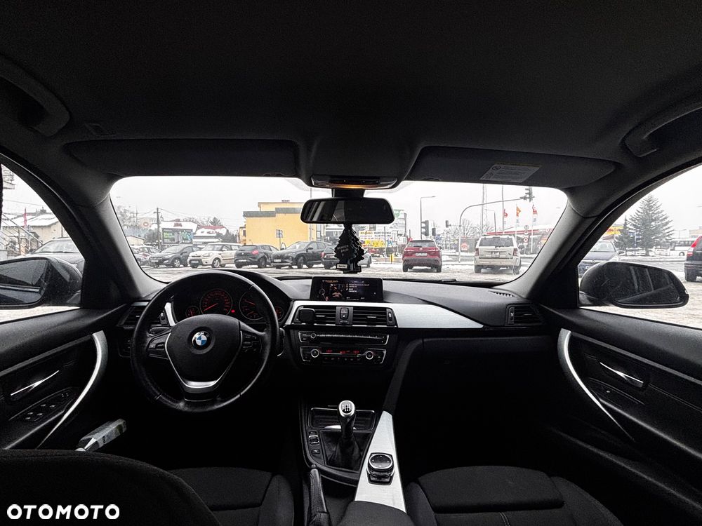 BMW Seria 3 320d DPF Edition Sport - 10