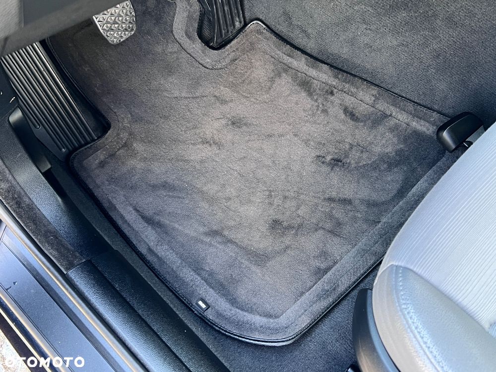 BMW Seria 3 318i Edition Exclusive - 29