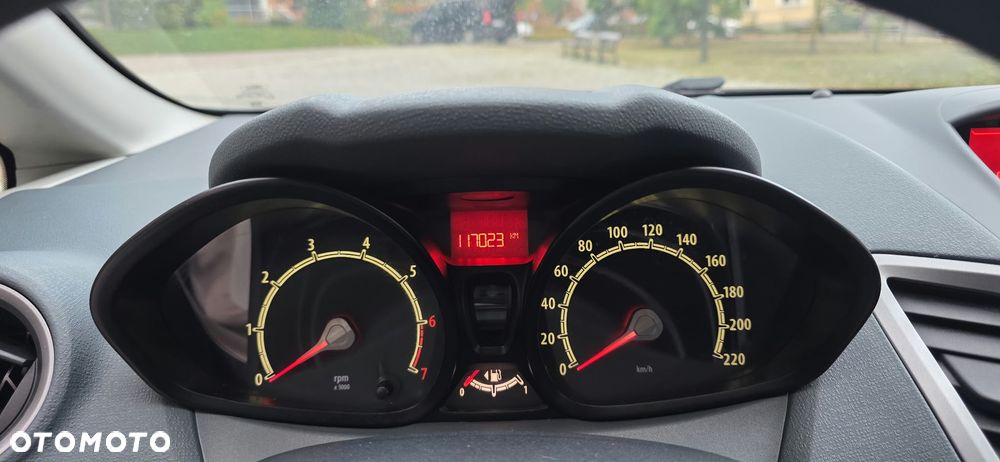 Ford Fiesta 1.25 Trend - 12