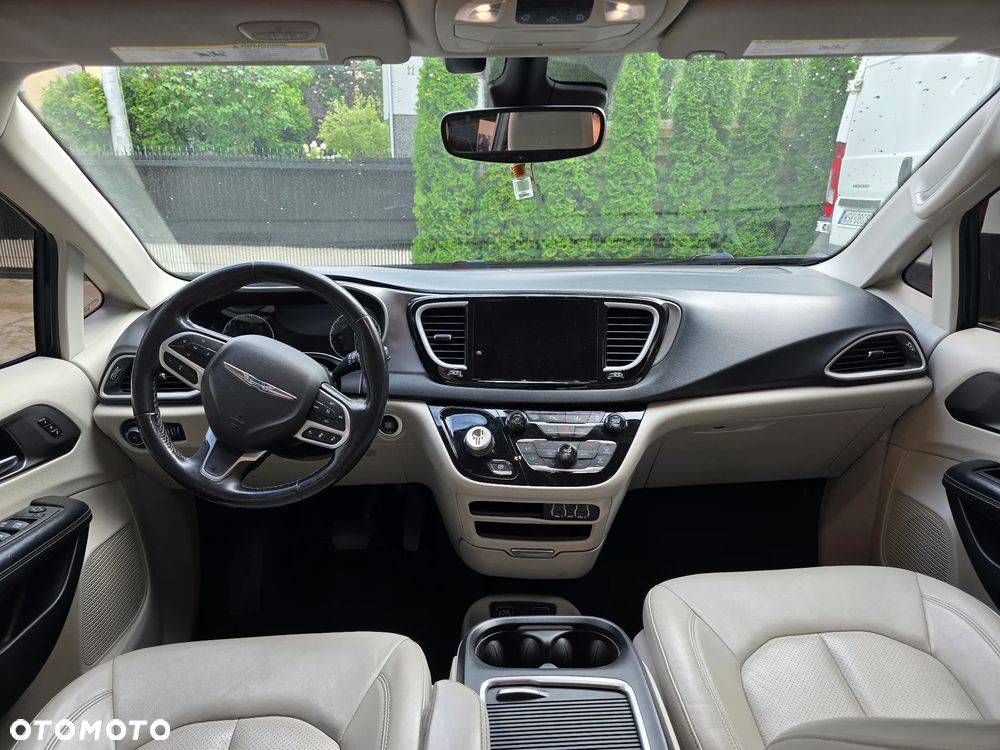 Chrysler Pacifica - 15