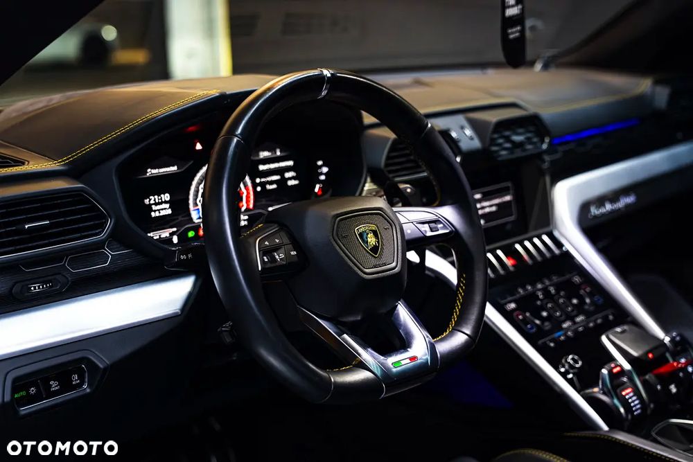 Lamborghini Urus - 10
