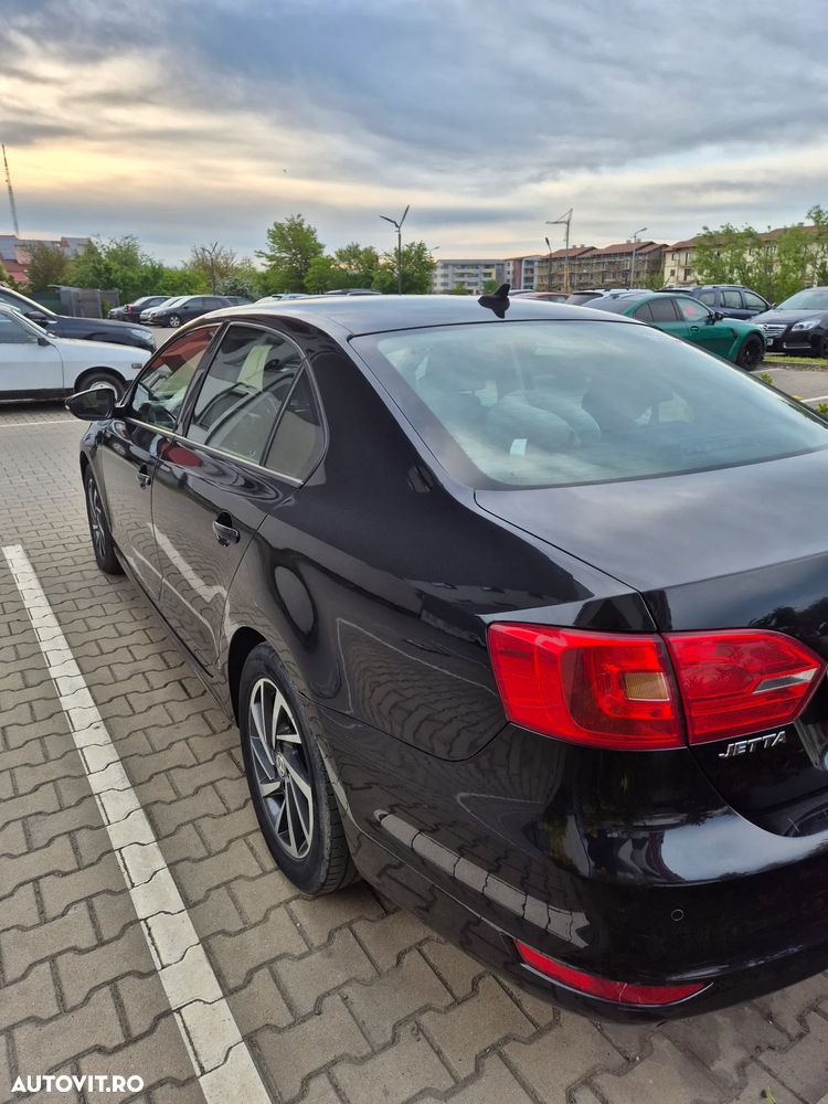 Volkswagen Jetta 1.6 TDI Life - 4