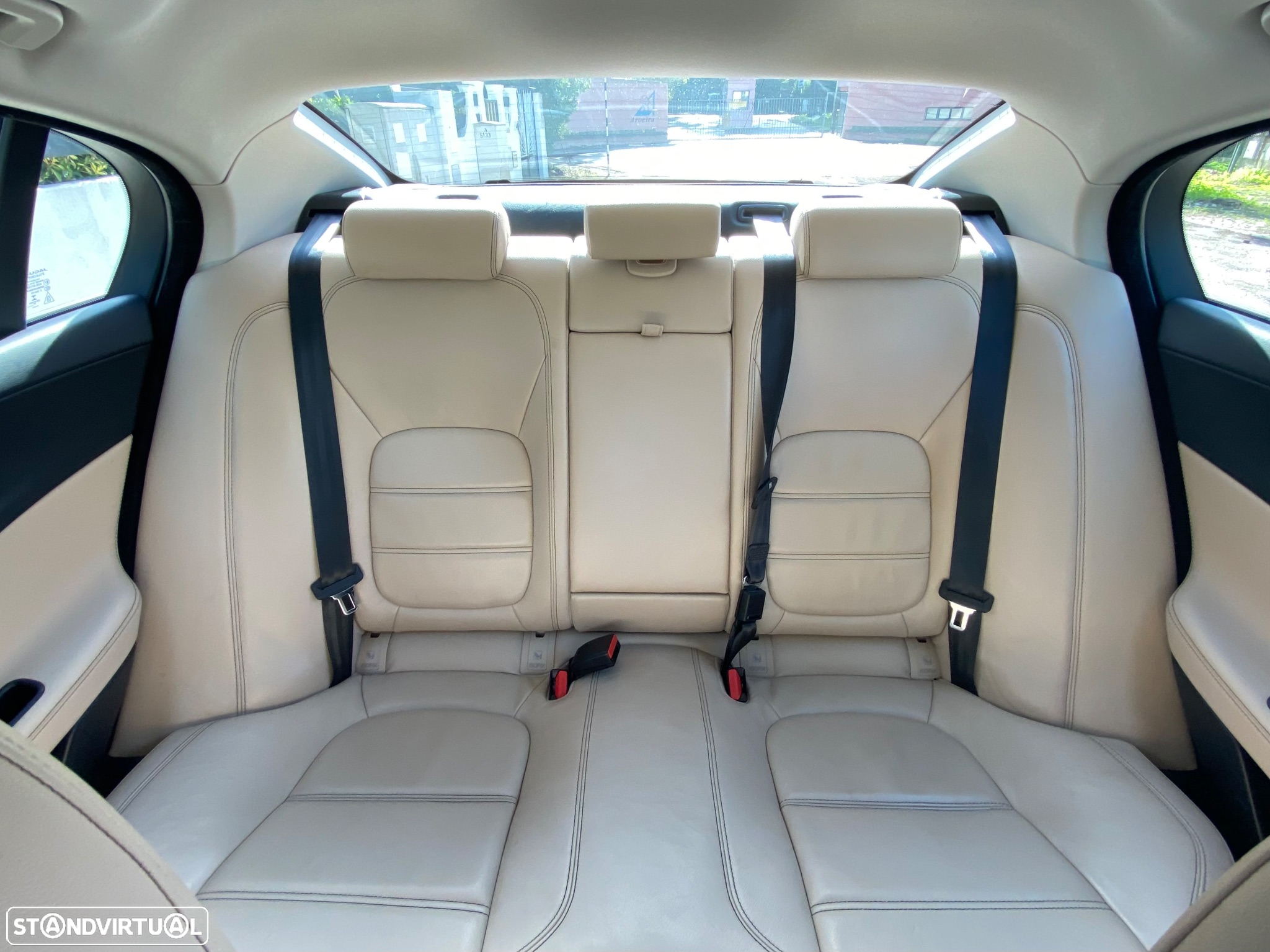 Jaguar XE 2.0 D Prestige Aut. - 19