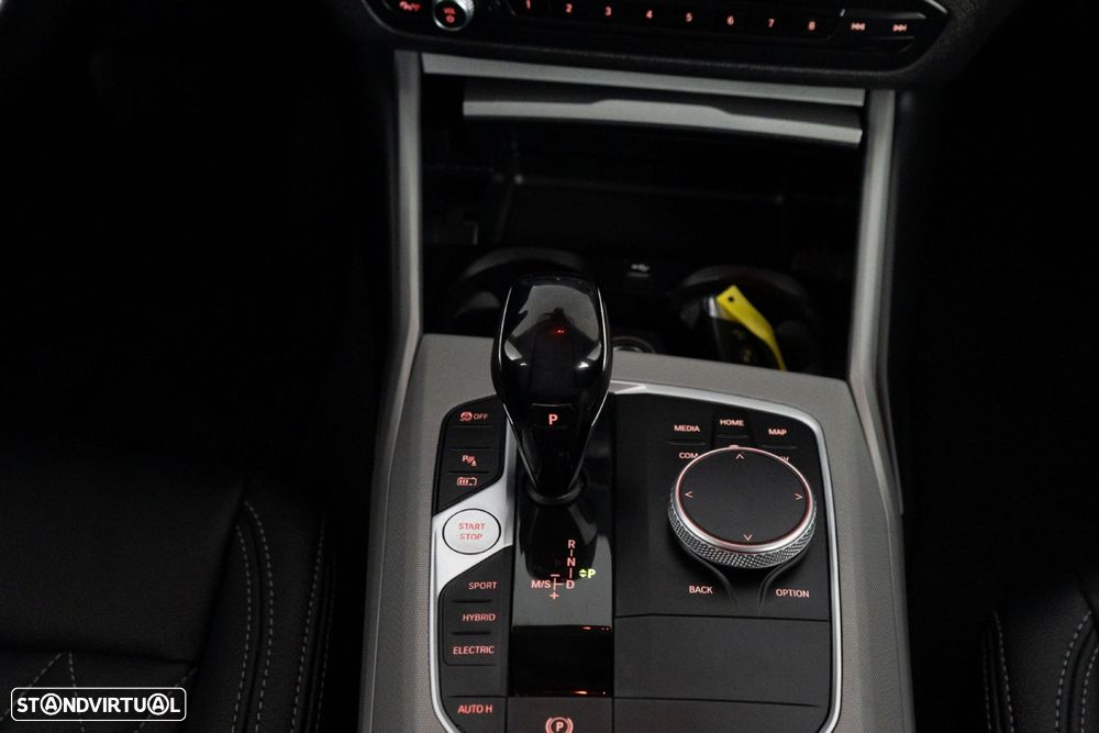 BMW 330 e Line Luxury Auto - 27