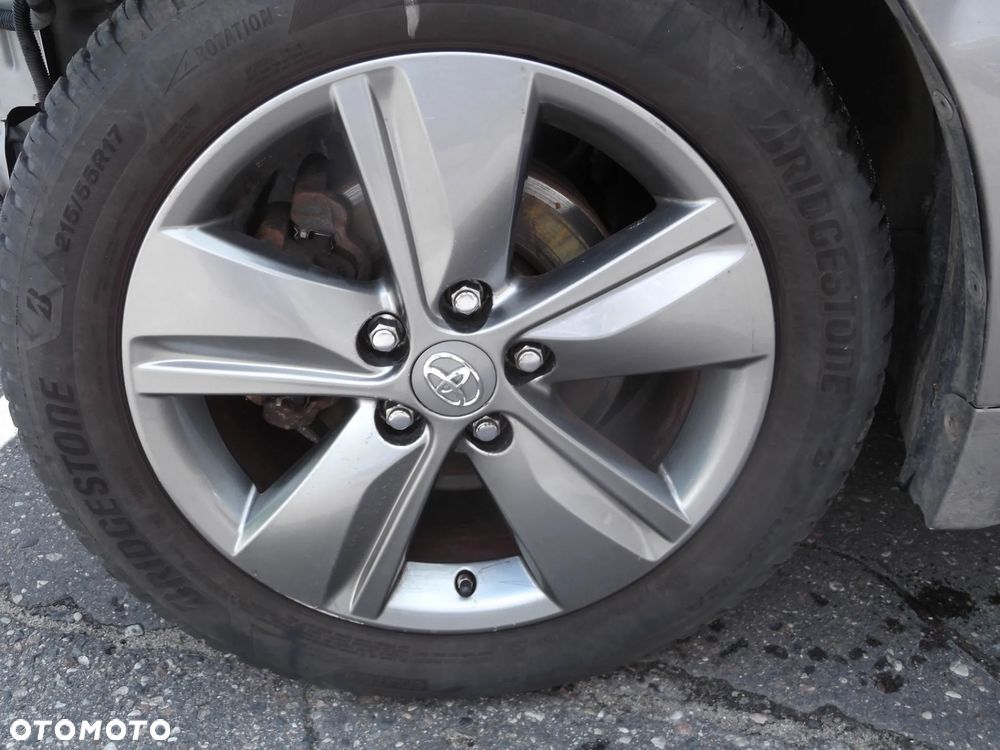 Toyota Avensis - 16