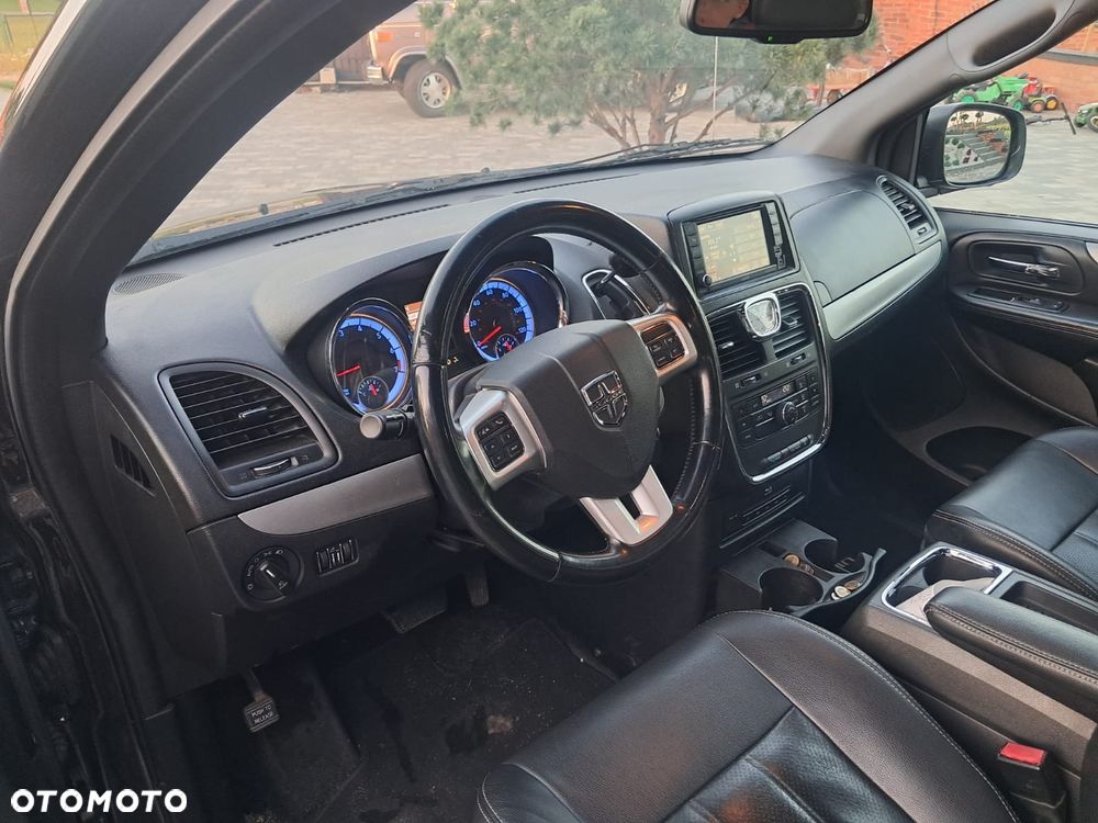 Dodge Grand Caravan - 8