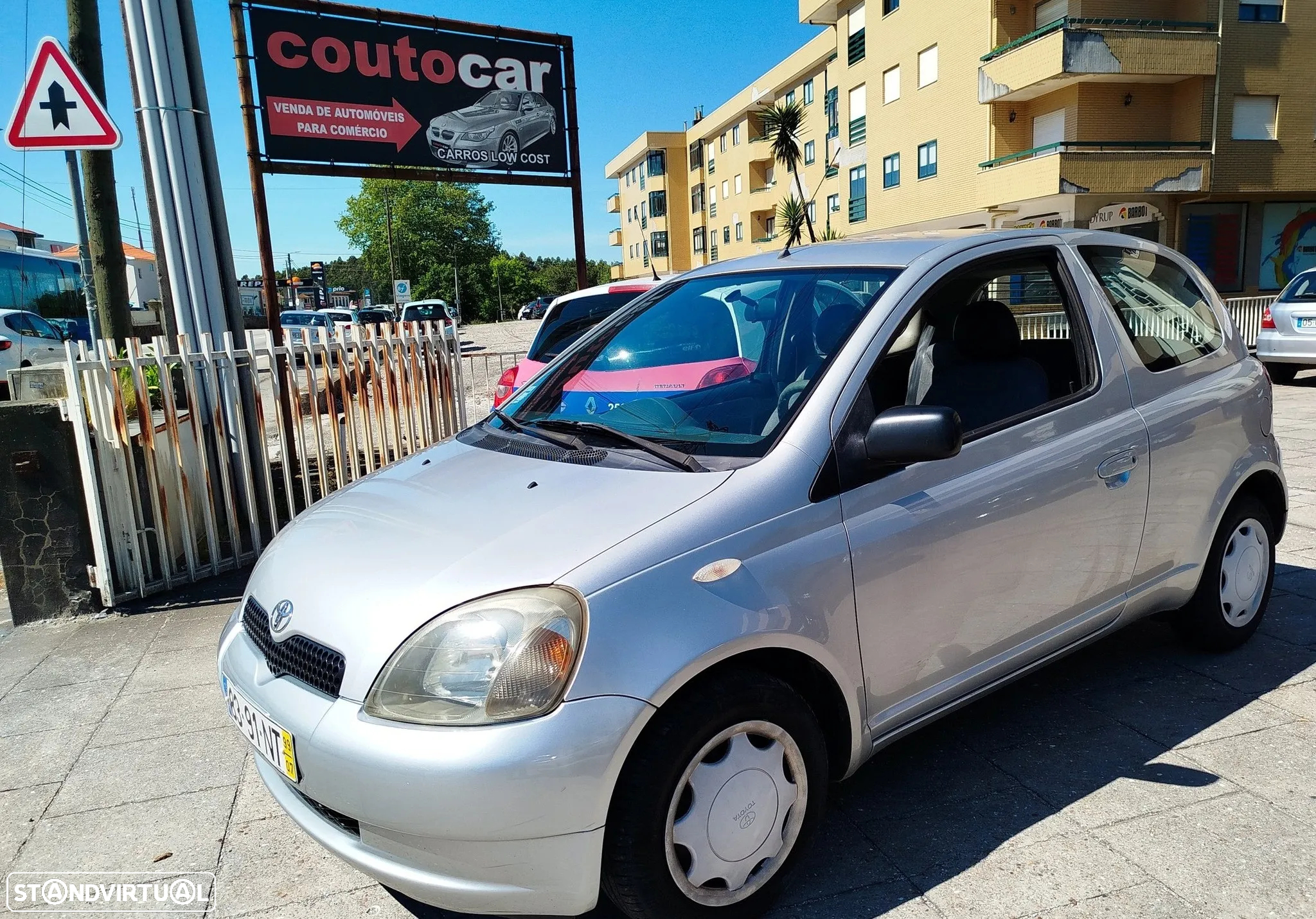 Toyota Yaris 1.0 Base - 2