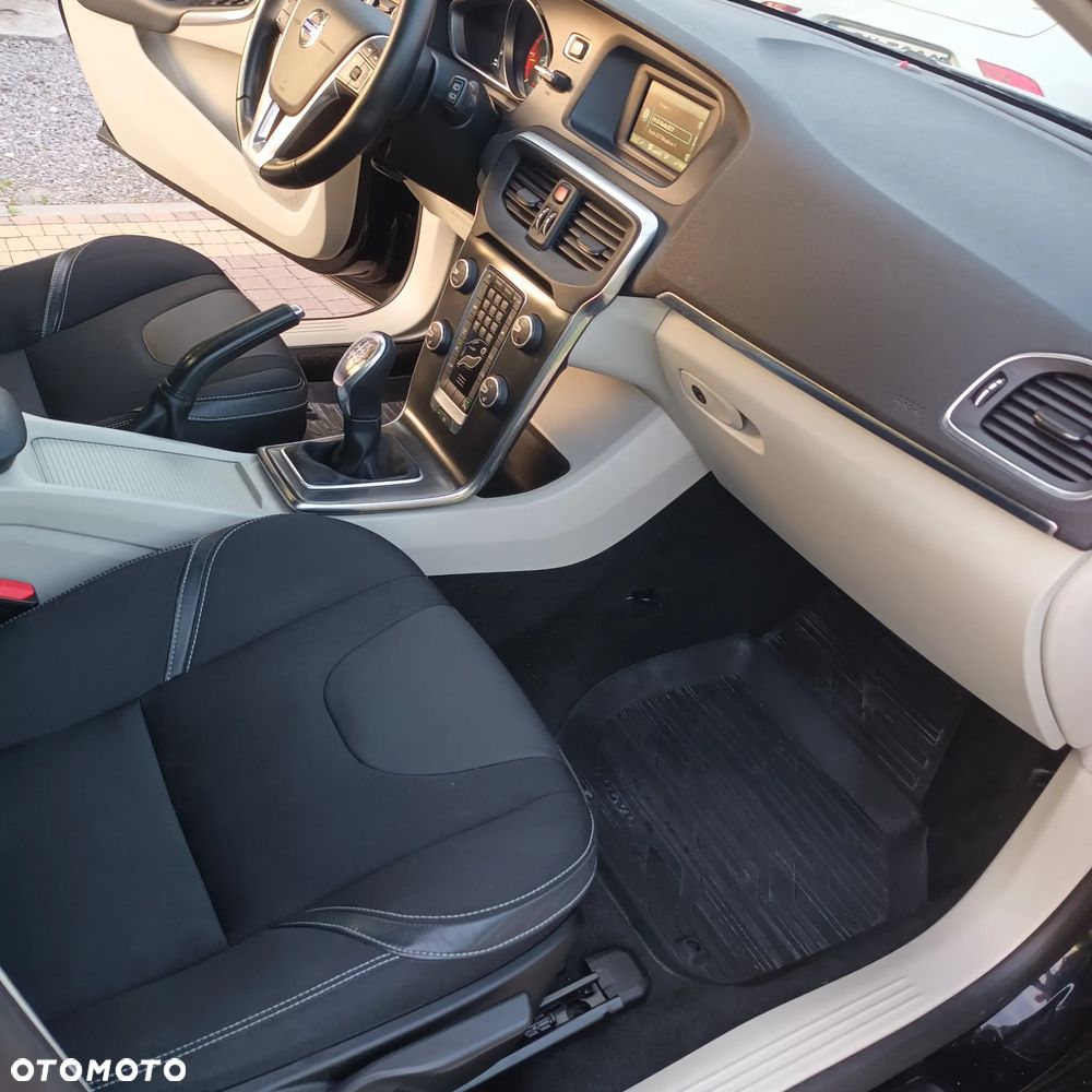 Volvo V40 D3 Momentum - 19