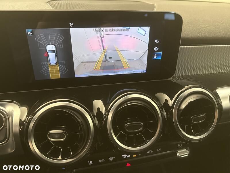 Mercedes-Benz GLB 200 7G-DCT - 16