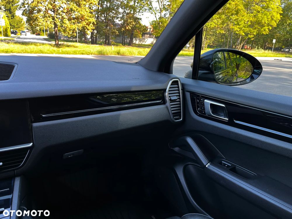 Porsche Cayenne - 26