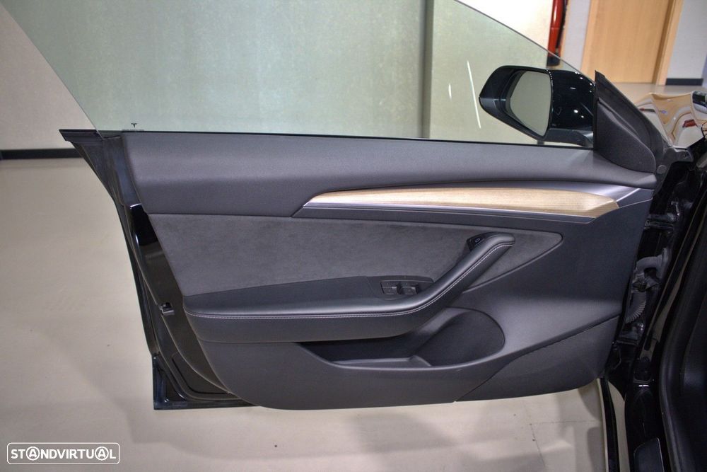 Tesla Model 3 Long Range Tração Traseira - 28