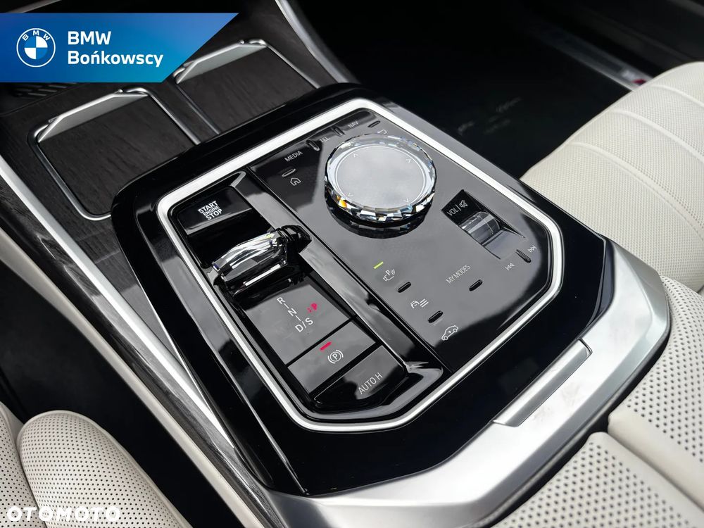 BMW Seria 7 740d xDrive mHEV Nero Lusso Edition sport - 15