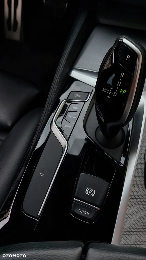 BMW Seria 5 518d M Sport - 36