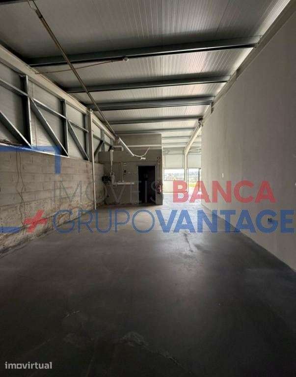 Edifício Comercial com 4 Frações e Construção Industrial em Zona de... - Grande imagem: 3/11