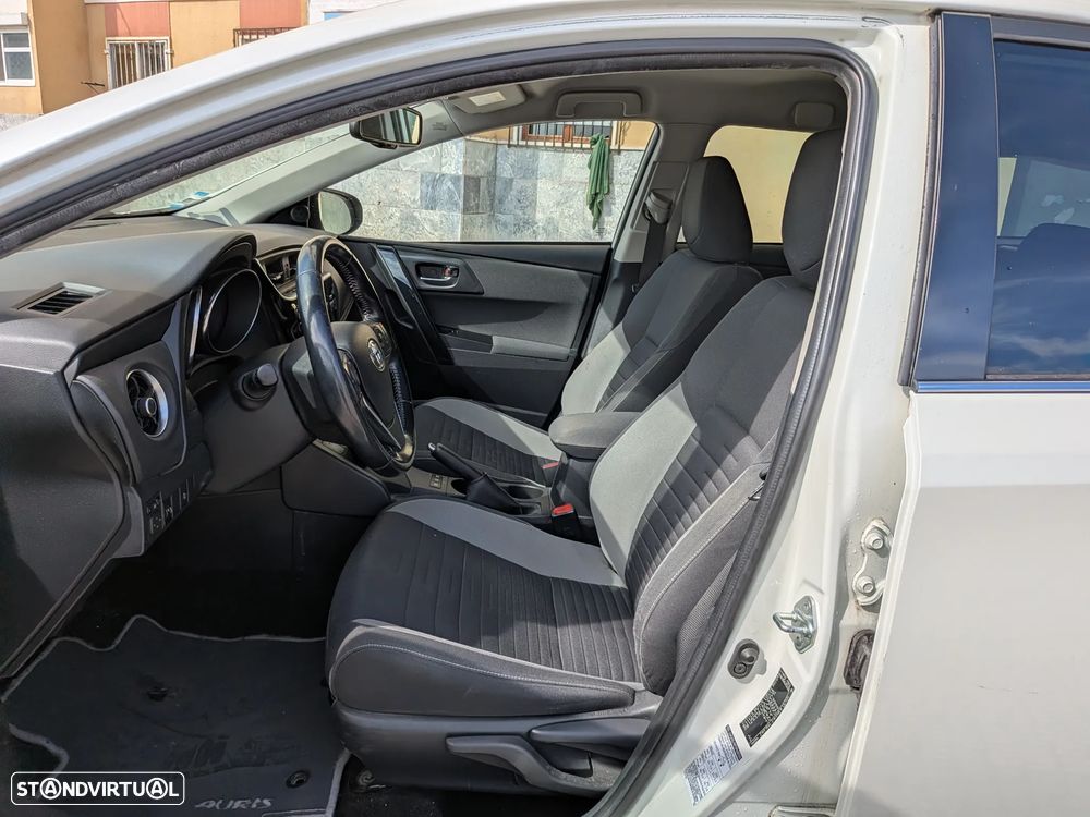 Toyota Auris Touring Sports 1.8 HSD Freestyle - 4