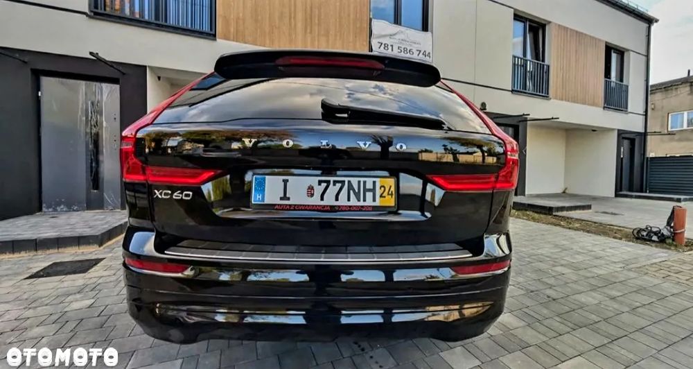 Volvo XC 60 B4 D AWD Geartronic Momentum Pro - 11