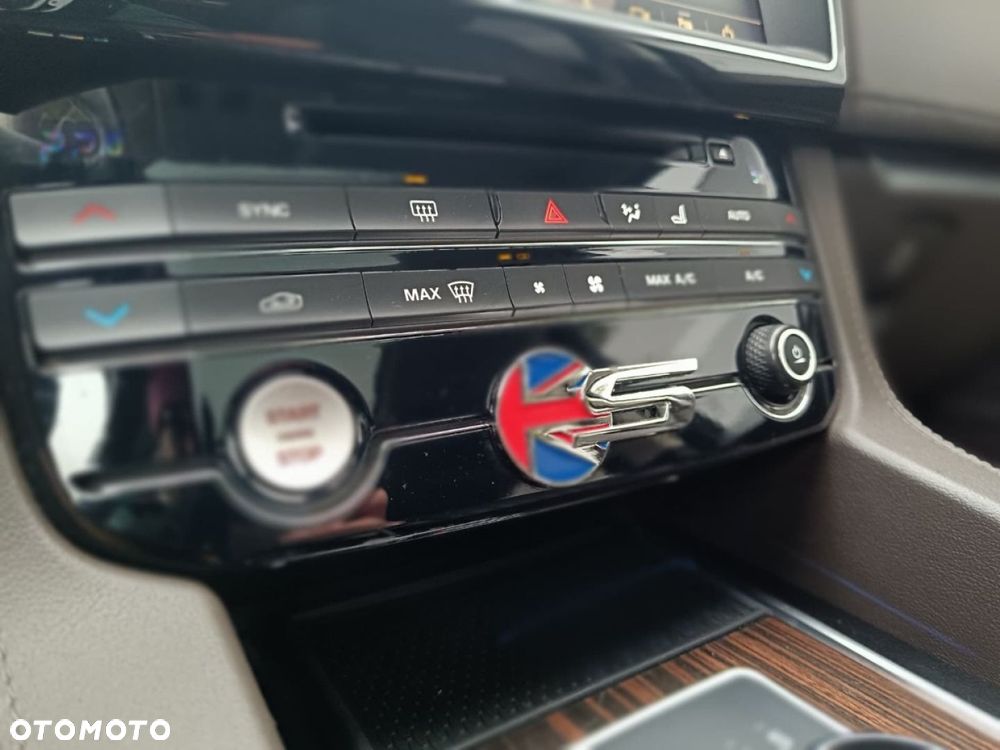 Jaguar F-Pace - 27