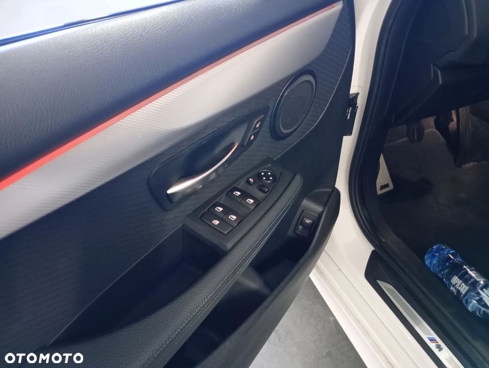 BMW Seria 2 218d - 8